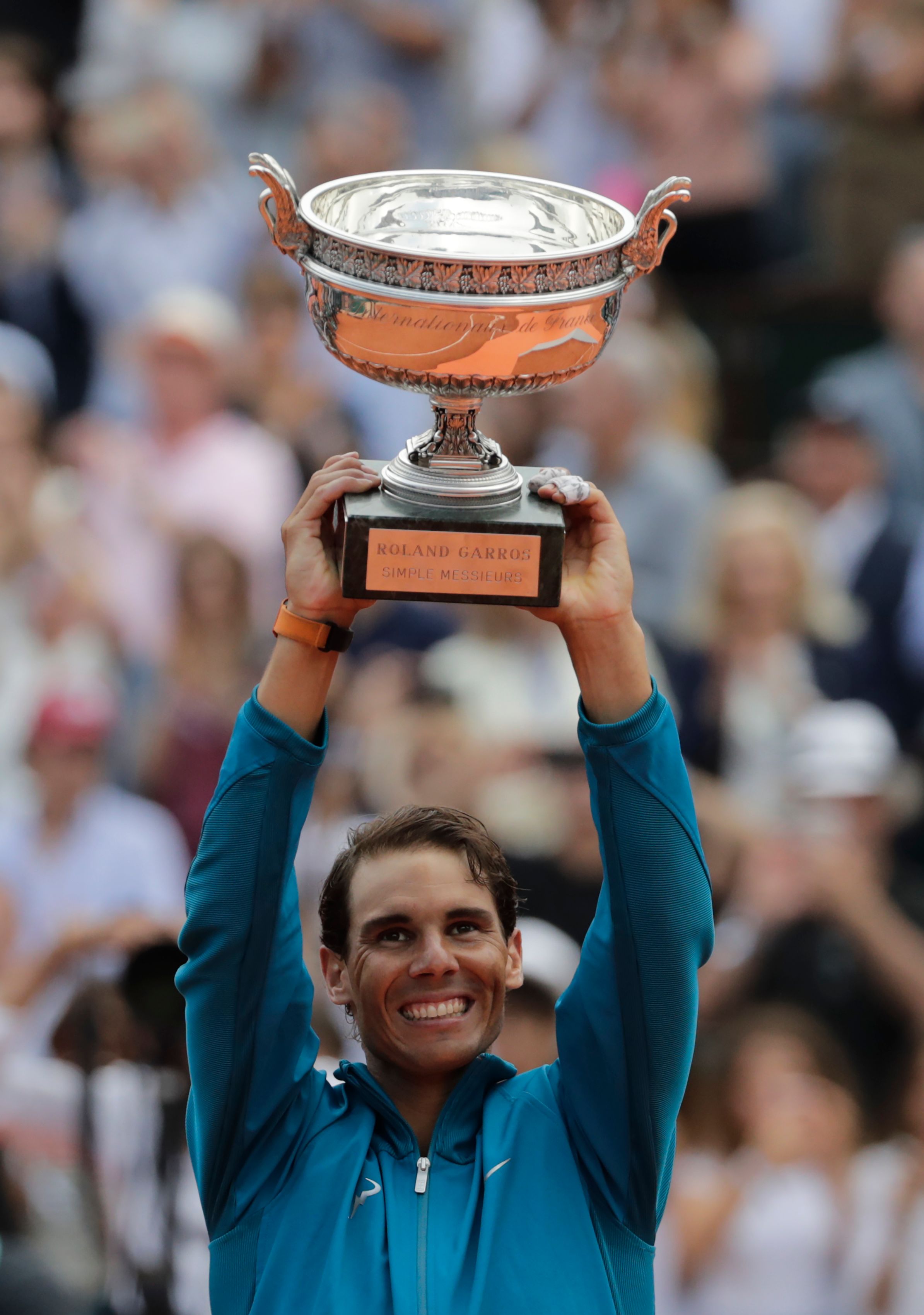 意大利网球队险胜英国网球队,纳达尔统治全场的简单介绍 意大利网球队险胜英国网球队,纳达尔统治全场的简单介绍