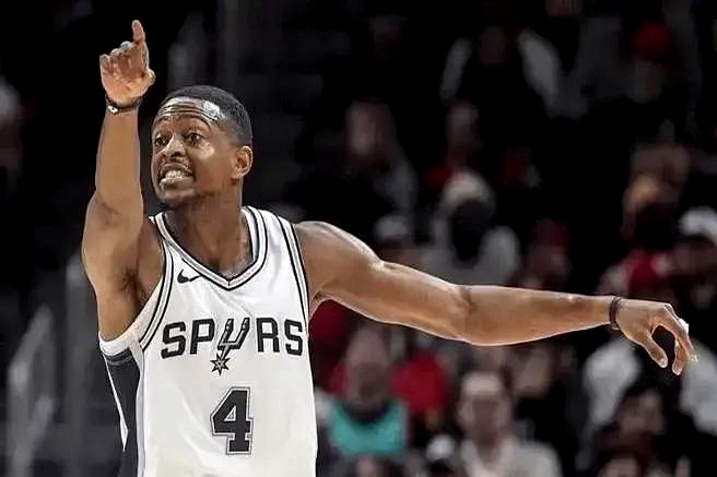 关于凯尔特人翻盘热火B队,福克斯一己之力扛起全队的信息 关于凯尔特人翻盘热火B队,福克斯一己之力扛起全队的信息