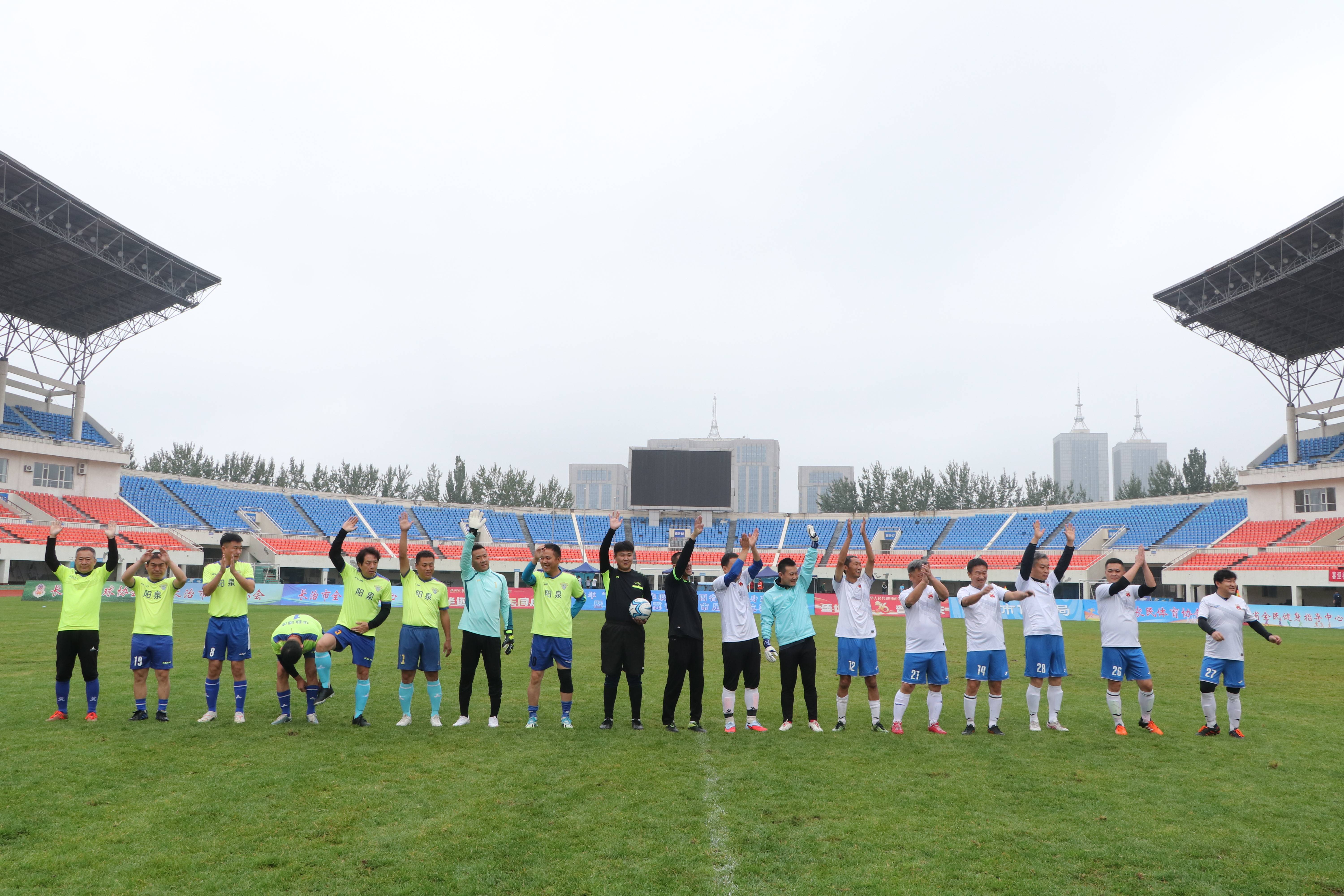 米兰体育app-火爆对抗：足球比赛场上高潮迭起的简单介绍