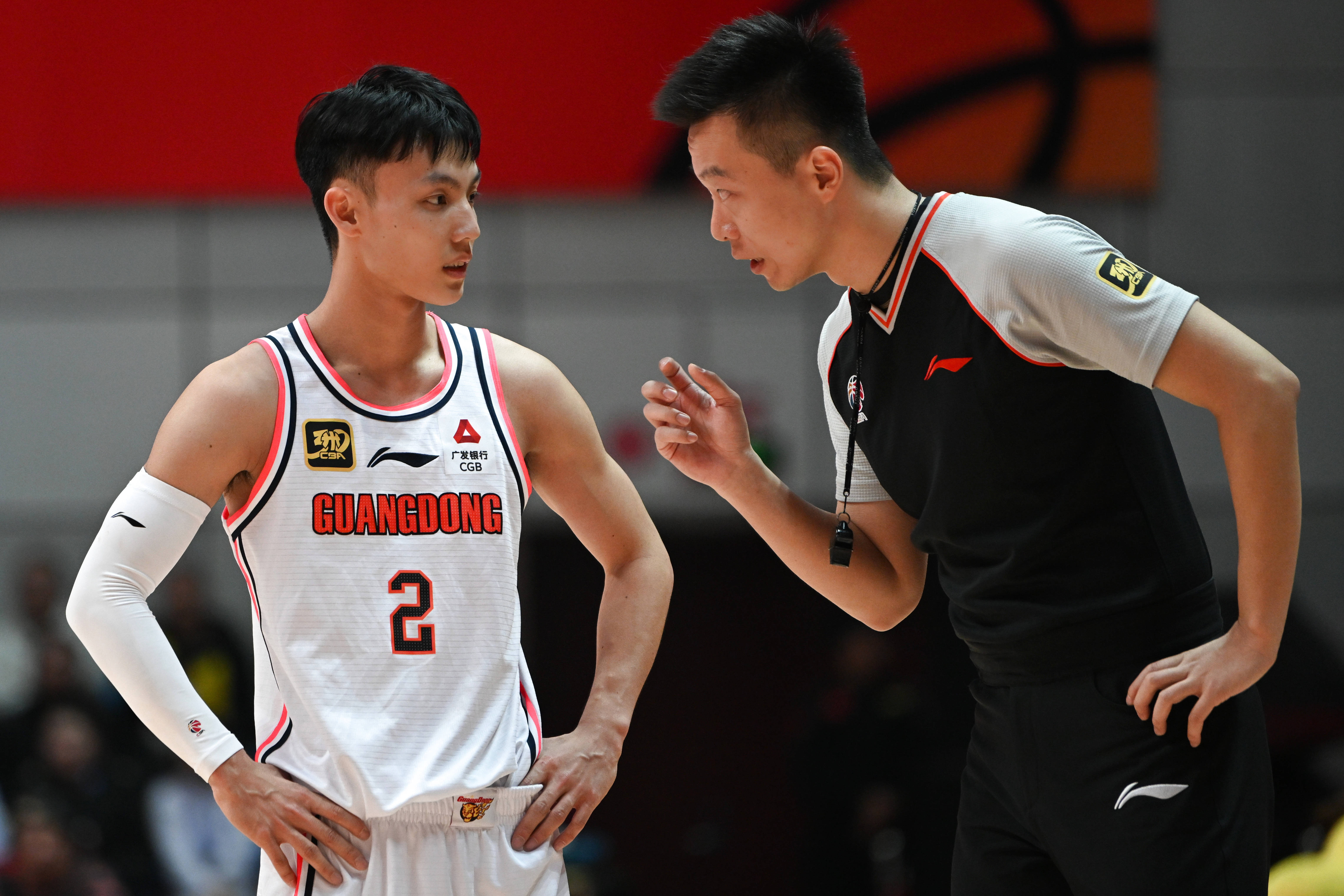 广东男篮再获胜绩，稳稳当当领跑