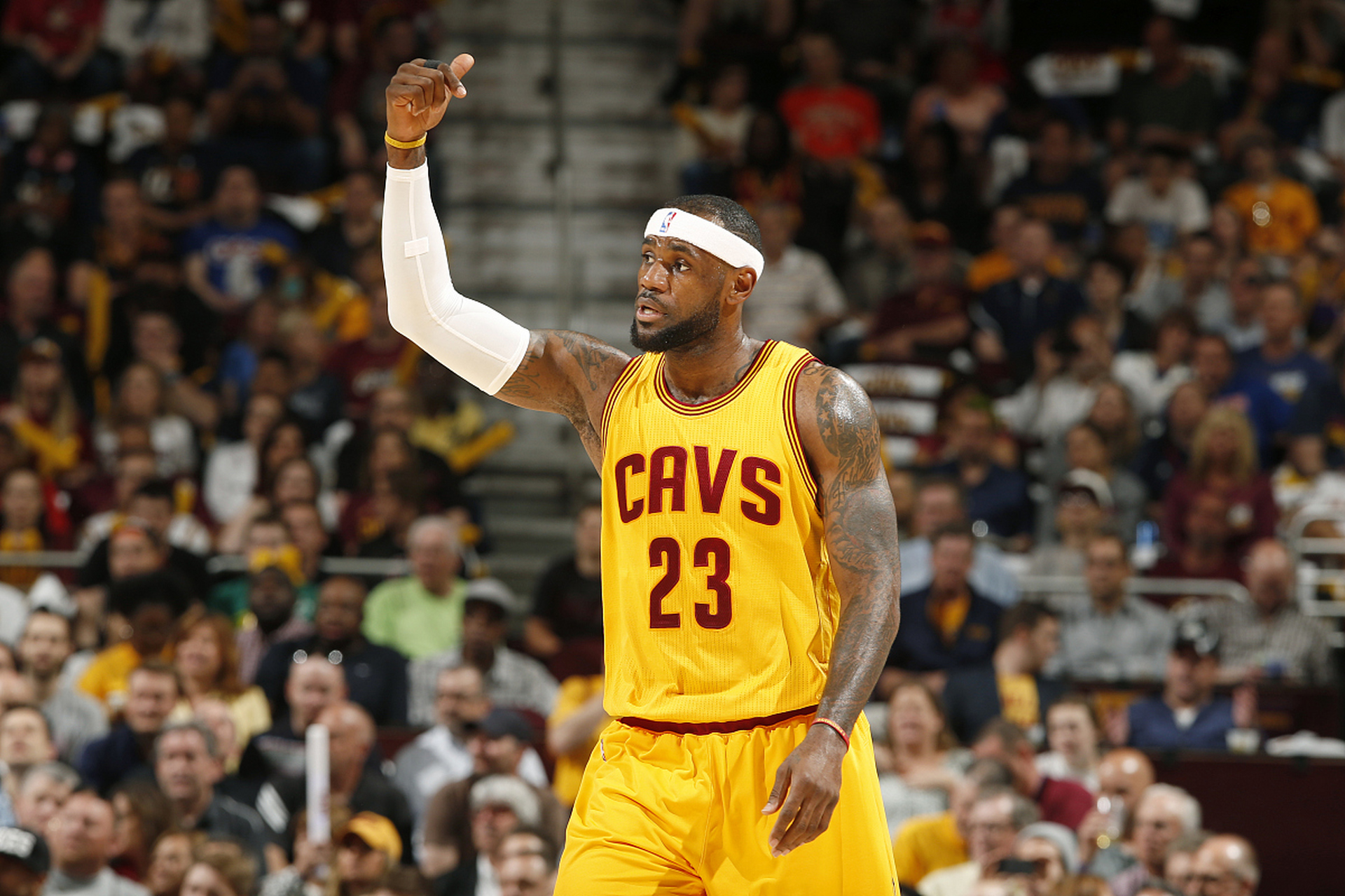 ac米兰-NBA球星詹姆斯现展开训练备战新赛季的简单介绍